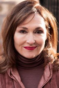 Nora Dunn